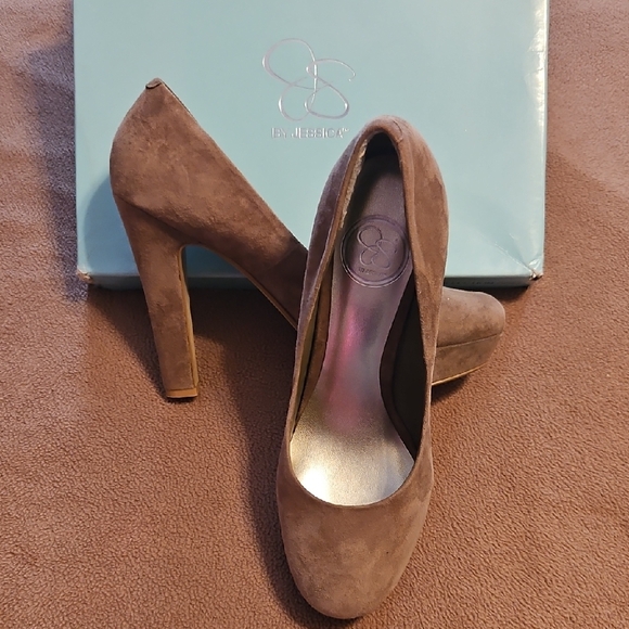 Jessica Simpson Brown Chunky Heel Pumps - Picture 1 of 5